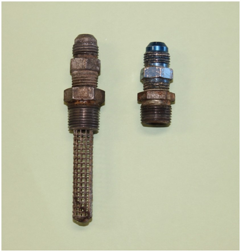 Figure 3: VH-FEY Fuel tank outlet fittings - left with finger strainer and right without finger strainer