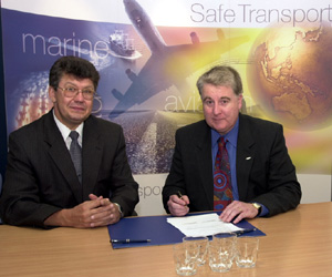 Mr Andre Kovtun, Deputy Head Mission, Minister Counsellor to the Committee of Independant States, and Mr Kym Bills, Executive Director of the ATSB, sign the Memorandum