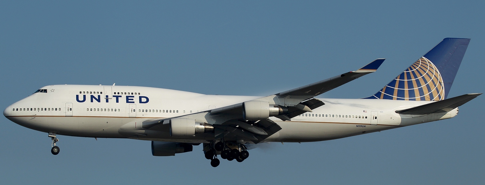 Boeing 747 N119UA