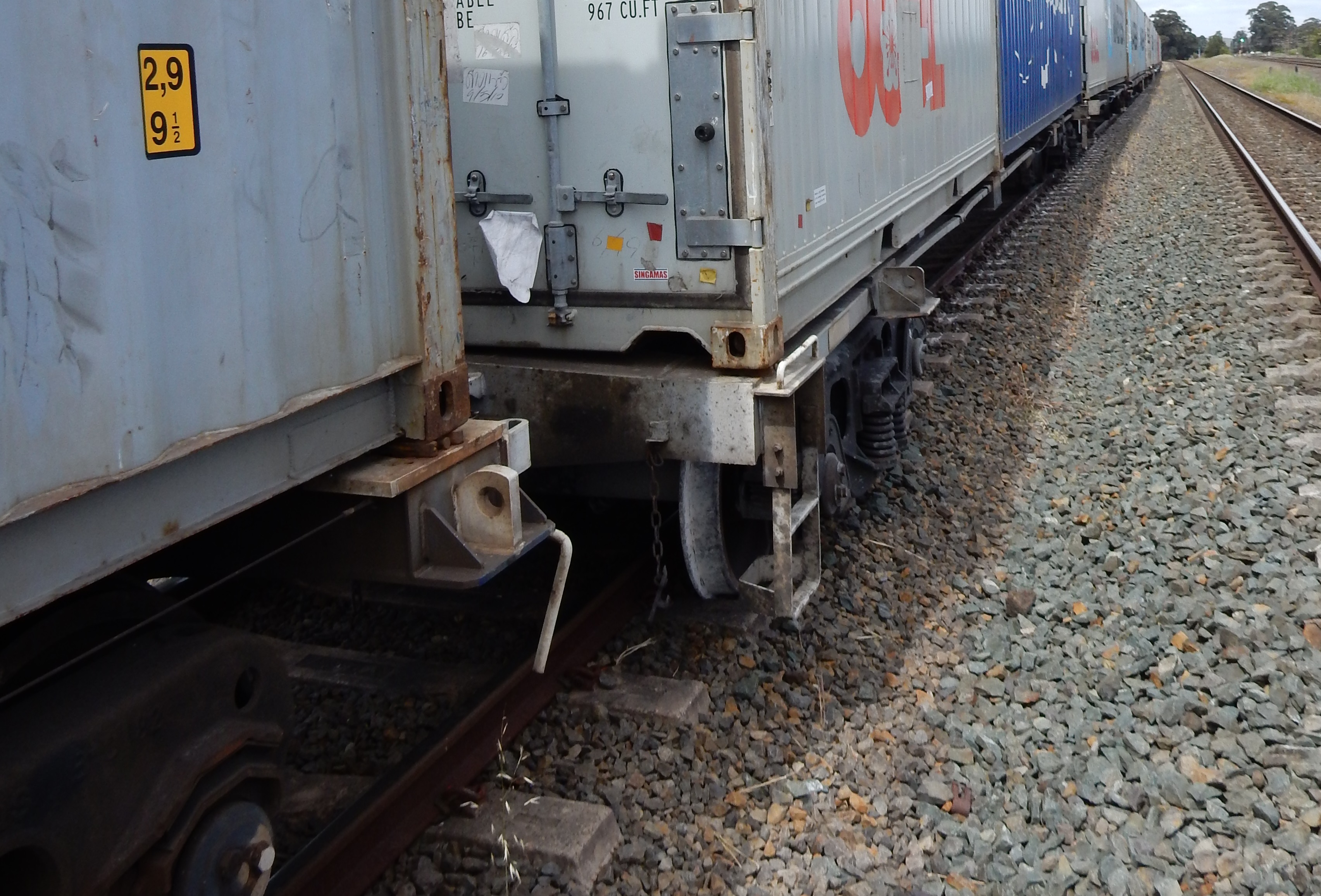 Figure 3: The derailed bogie (both wheelsets) after the train was brought to a stop.<br />
This picture shows the derailed wagon after the train was stopped when departing Wallan Loop.<br />
Source: Chief Investigator, Transport Safety (Vic)