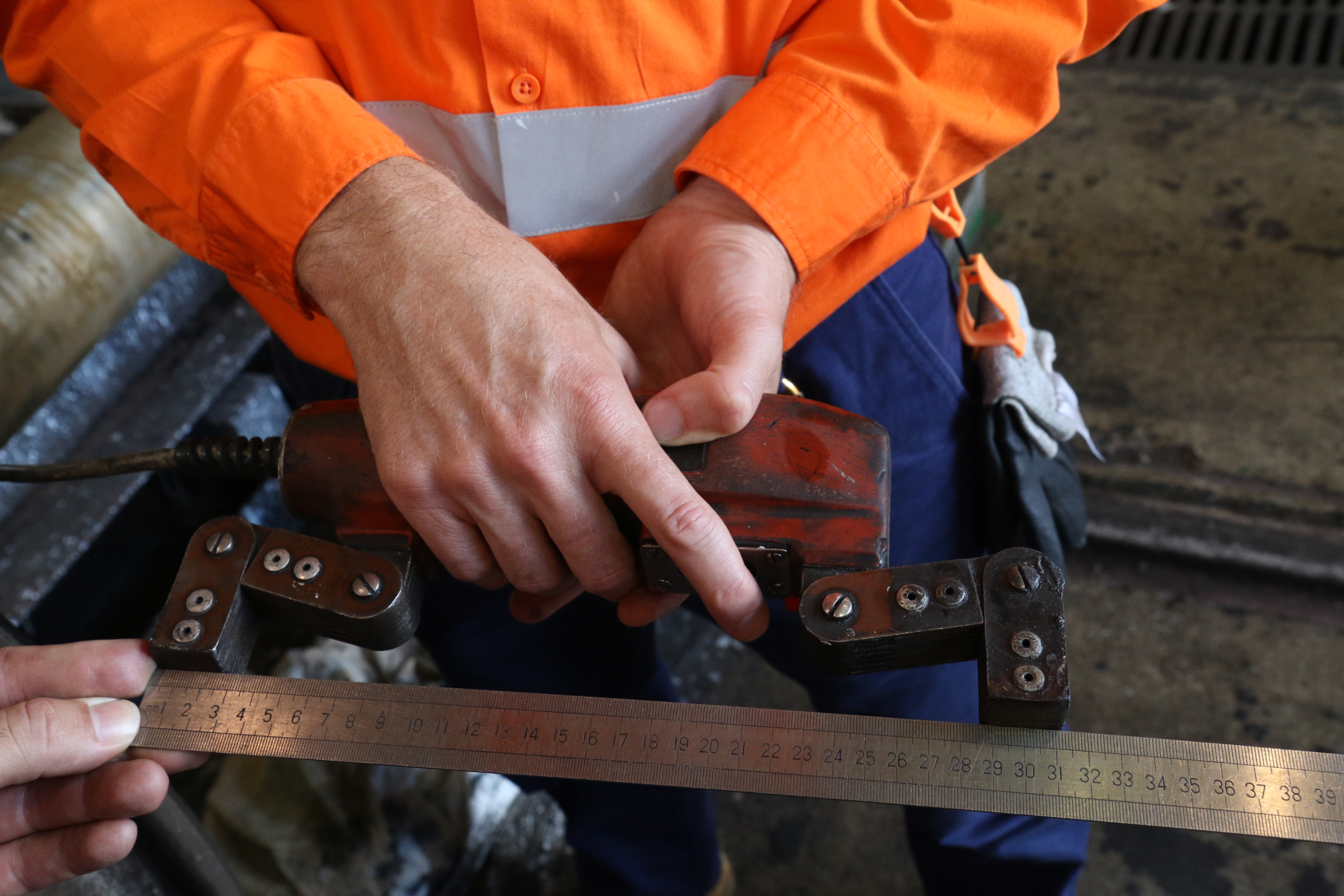 Figure 11: AC yoke measurement. The measured width of the AC yoke on the day of the site visit. Source: ATSB