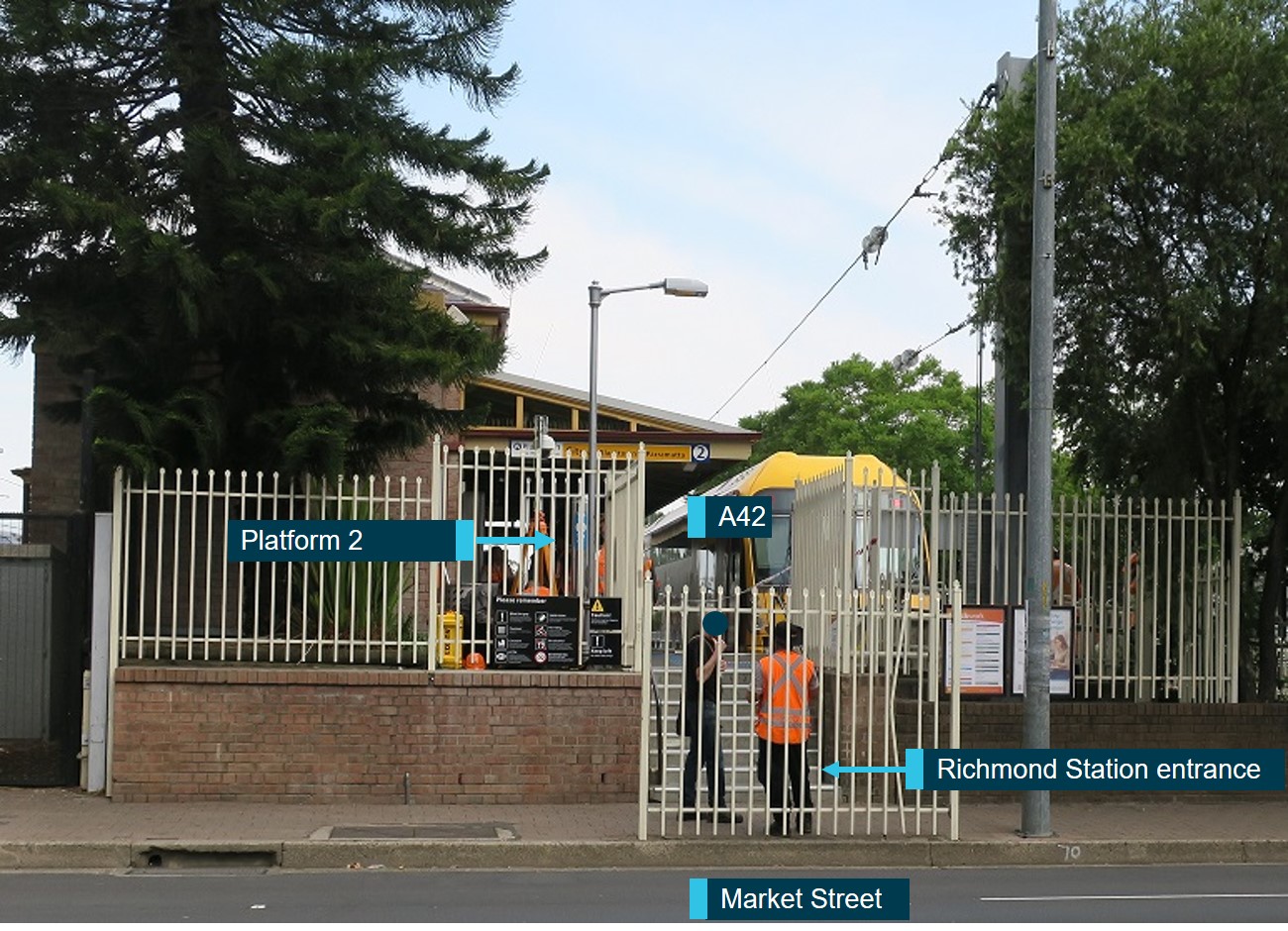 Figure 4: Richmond Station. This figure shows the street entrance to Richmond Station and the location of A42 post-collision in proximity with the pedestrian footpath on Market Street.<br />
Source: ATSB