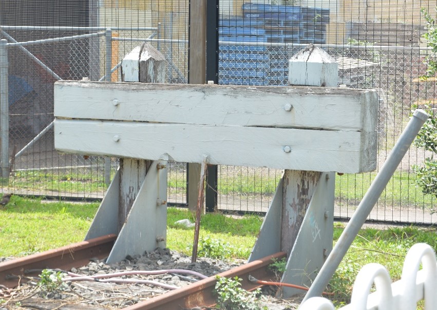 Figure 21: Fixed buffer stop at Carlingford station. This figure shows the buffer stop at the end of the line at Carlingford station on the Sydney rail network.<br />
Source: ATSB