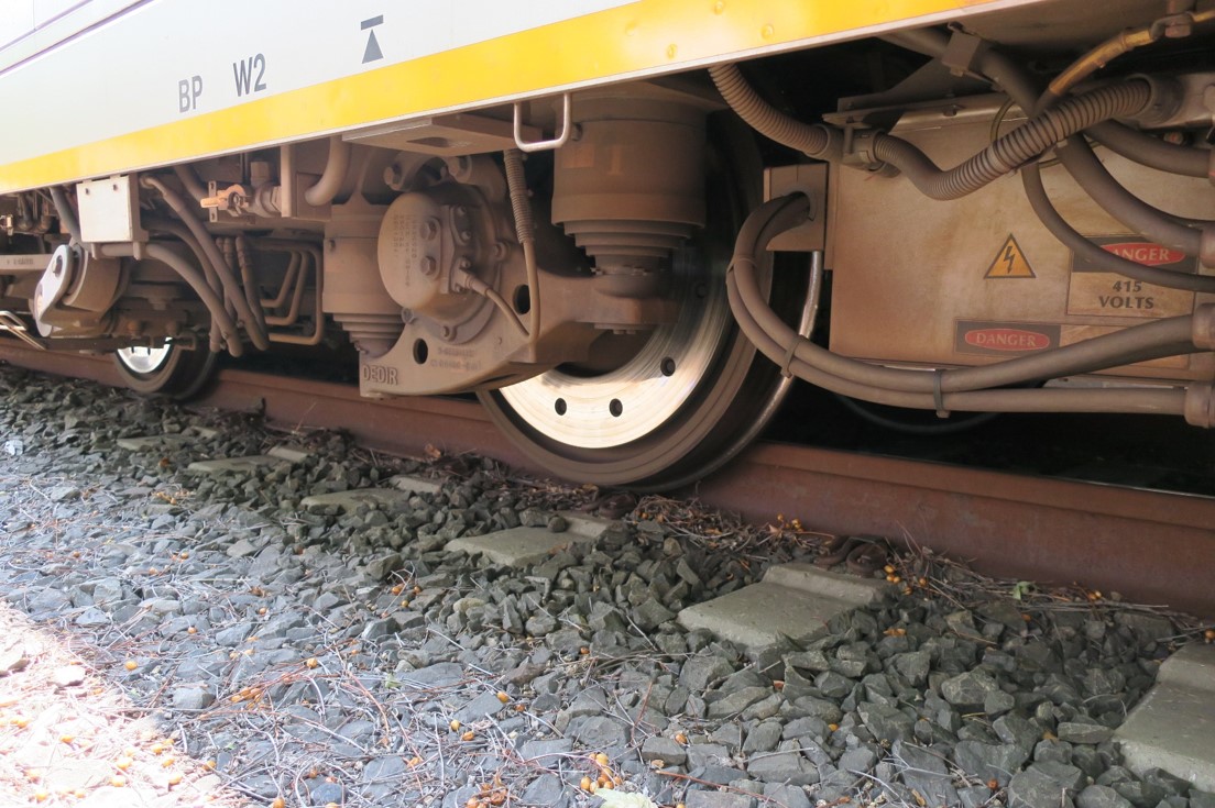 Figure 30: Derailed wheels.<br />
This figure shows the derailed wheels on the bogie on the No.1 end of the fifth car (T6642) (non-platform side).<br />
Source: ATSB