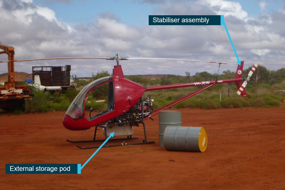 Figure 8: External storage pod as fitted to VH-JEW at Indee Station on 23 July 2015.<br />
Source: Andrew Miles, annotated by the ATSB