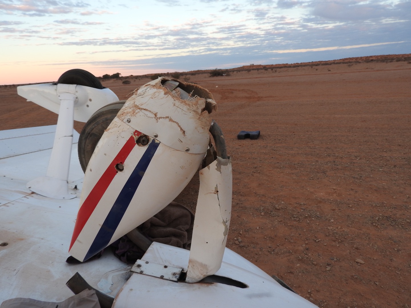 Figure 2: Damage sustained by the nose gear.<br />
Source: South Australia Police