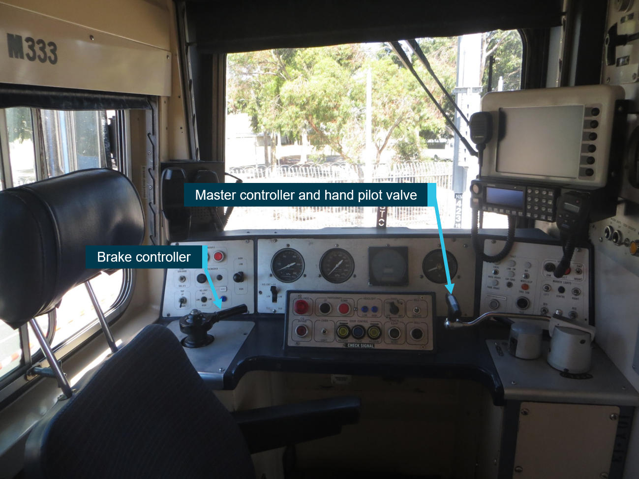 Figure 2: Comeng driver’s cab of 333M, showing location of the brake controller, and combined master controller with hand pilot valve.<br />
Source: MTM, annotated by ATSB