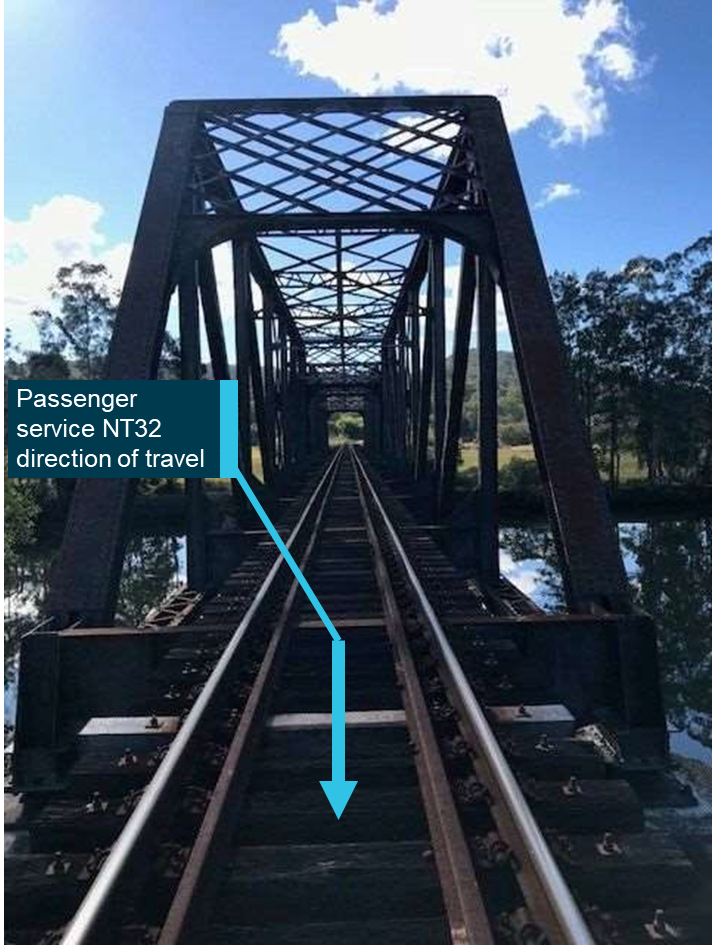 Figure 3: View of the Wilson River Bridge.<br />
The southern access to the Wilson River Bridge, facing north. This view shows the steel through truss structure that the awning struck.<br />
Source: Pacific National