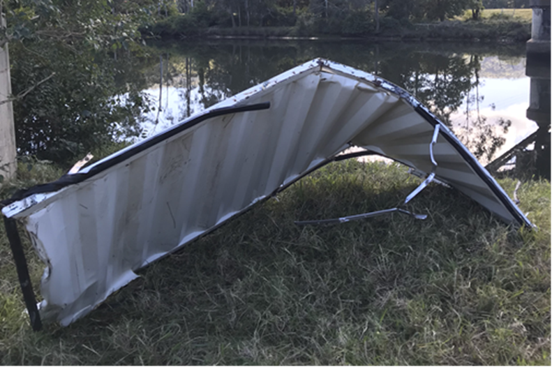 Figure 5: The damaged awning when recovered from the Wilson River.<br />
Source: Pacific National