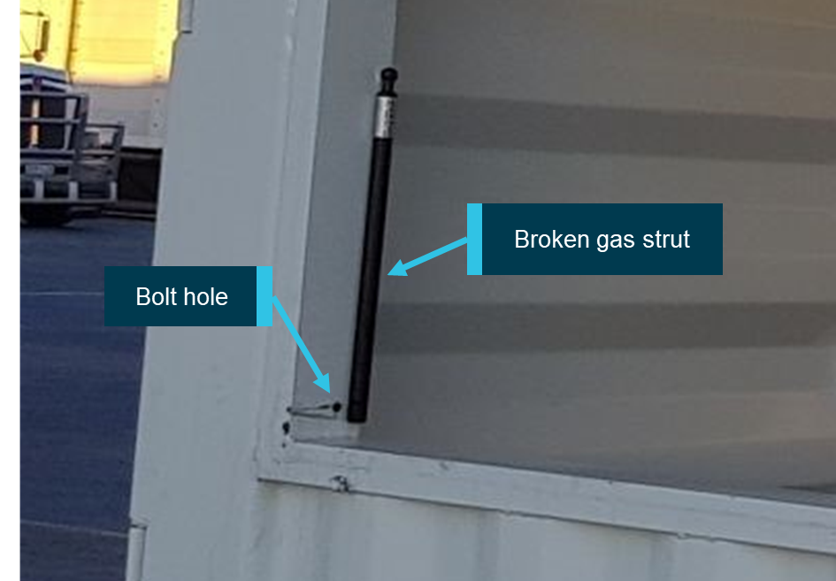 Figure 8: Detail view of one of the holes used for latching the spring-loaded bolts.<br />
Source: Pacific National