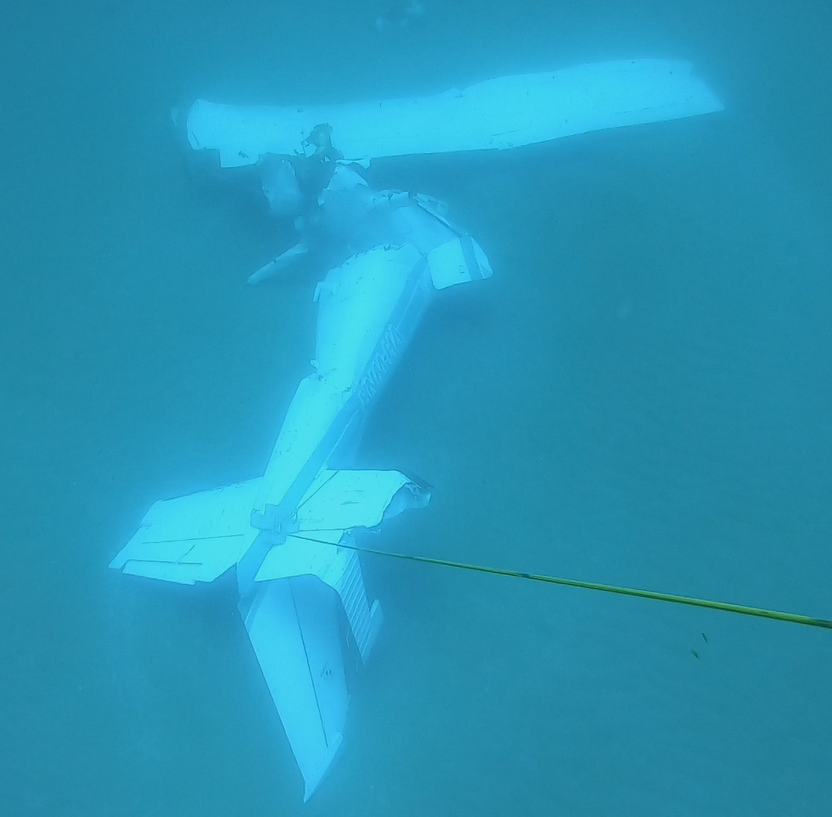 Figure 4: Wreckage of VH-WNR on ocean floor.<br />
Source: Queensland Police Service.