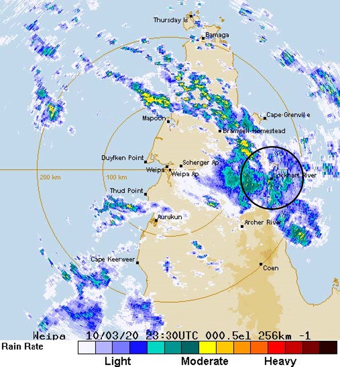 Figure 7: Weipa radar image at 0930 WST (shortly after the accident) showing weather in Lockhart River area (circled, approximate radius 25 NM/46 km).<br />
Source: Bureau of Meteorology, annotated by the ATSB