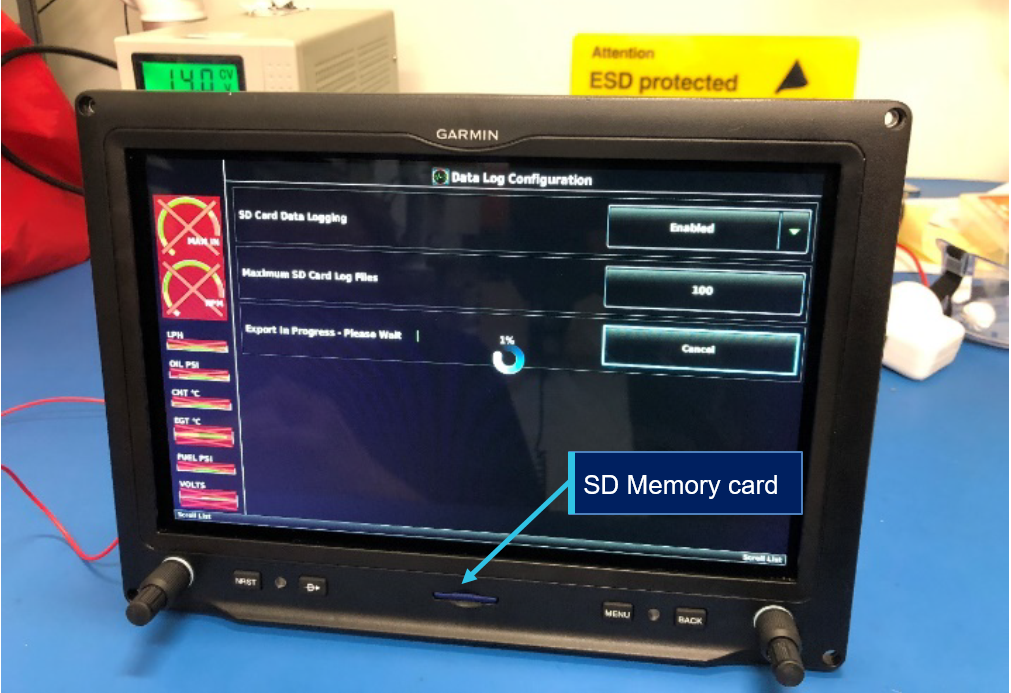 Figure 8: G3X avionics unit being downloaded, showing memory card position.<br />
Source: ATSB