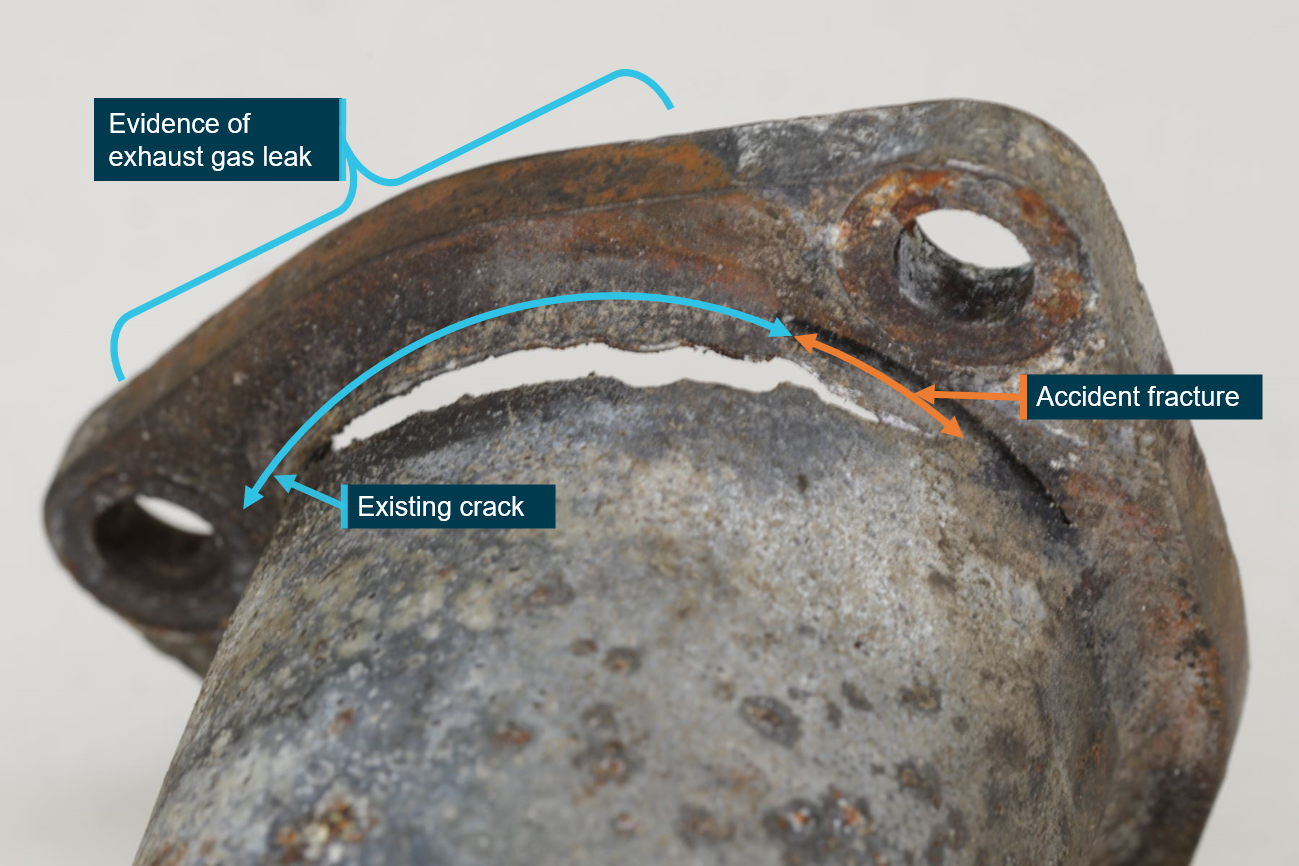 VH-NOO engine exhaust crack. Note pre-existing crack spread and widened during the impact.  Source: ATSB