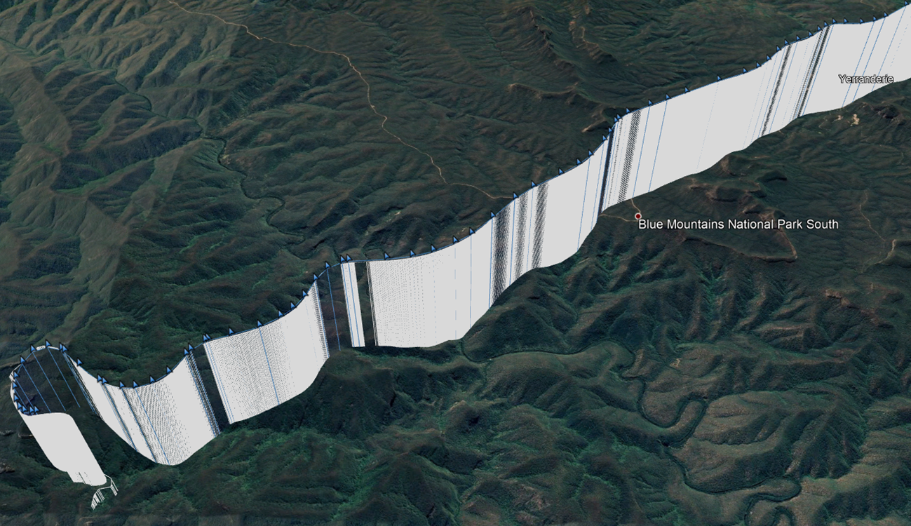 Figure 1: Flight paths from Garmin and Dynon units.<br />
Source: Google Earth, GPS points by ATSB