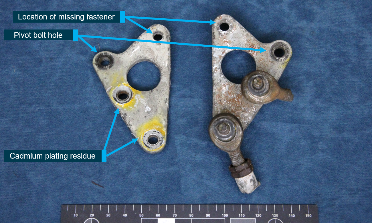 Figure 10: Bellcrank internal surfaces with yellow colouration.<br />
Source: ATSB