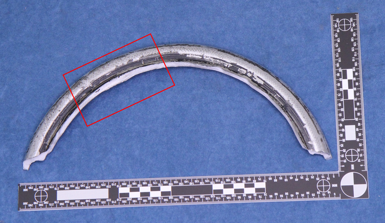 Figure 3: Excised portion of wheel rim with fatigue area highlighted.<br />
Source: ATSB