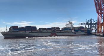 Figure 5: OOCL Brisbane breaking away (image shows the last headline parting)