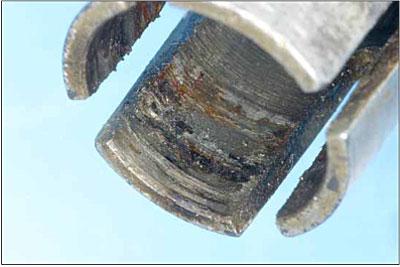 Figure 8: Extensive galling and metal adhesion inside the clamping section of the forward coupling