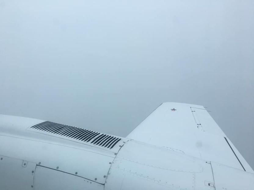 Image recorded by a passenger looking over the right wing and uploaded to social media at 0914