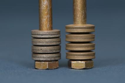 Figure 5: Comparison between a stack of occurrence (left) and exemplar (right) washers in series.